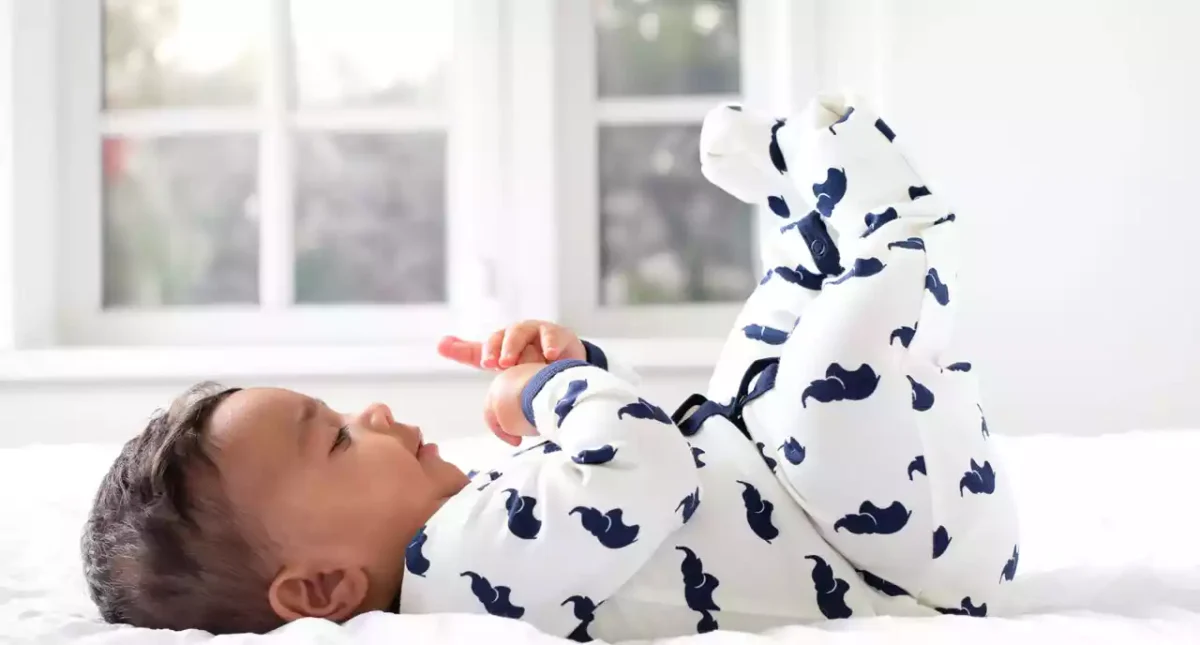 بهترین لباس‌ های خواب برای نوزادان