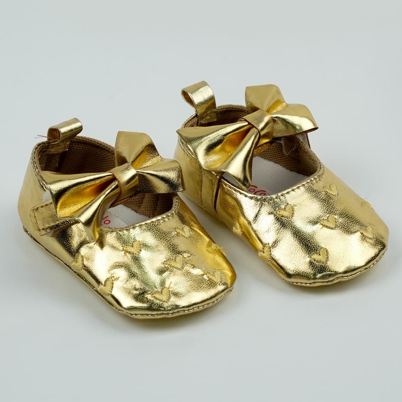 پاپوش کودک دخترانه طرح چرم قلبی رنگ طلایی