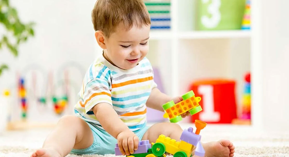 دسته‌بندی بهترین اسباب‌ بازی‌ها برای کودک ۱ ساله