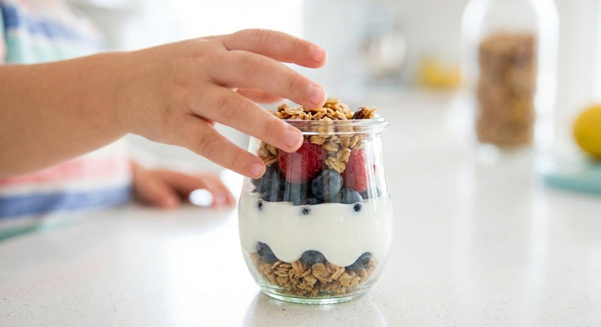 ماست یونانی با "تاپینگ" رنگی